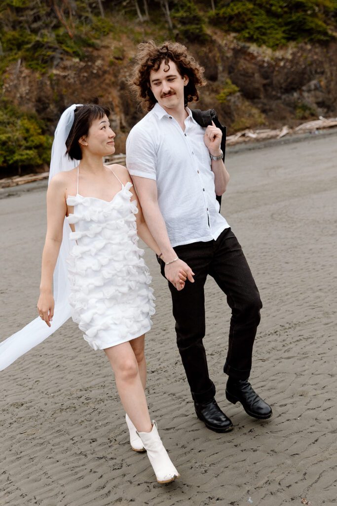 elopement couple olympic state park 